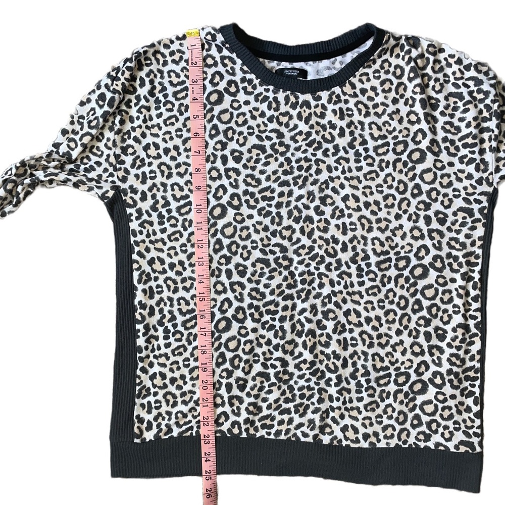 Simply Vera | Vera Wang Leopard Print Lightweight Sweater L - Picture 8 of 10